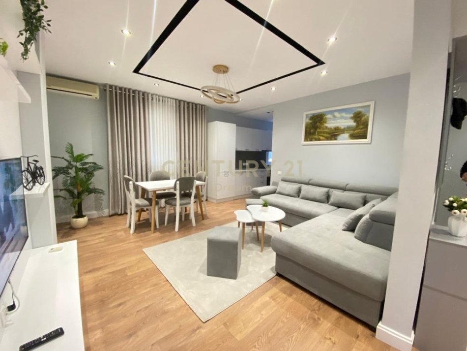 Tirane, jepet me qera apartament 2+1 Kati 2, 85 m² 700 € (Rr.Frosina Plaku)