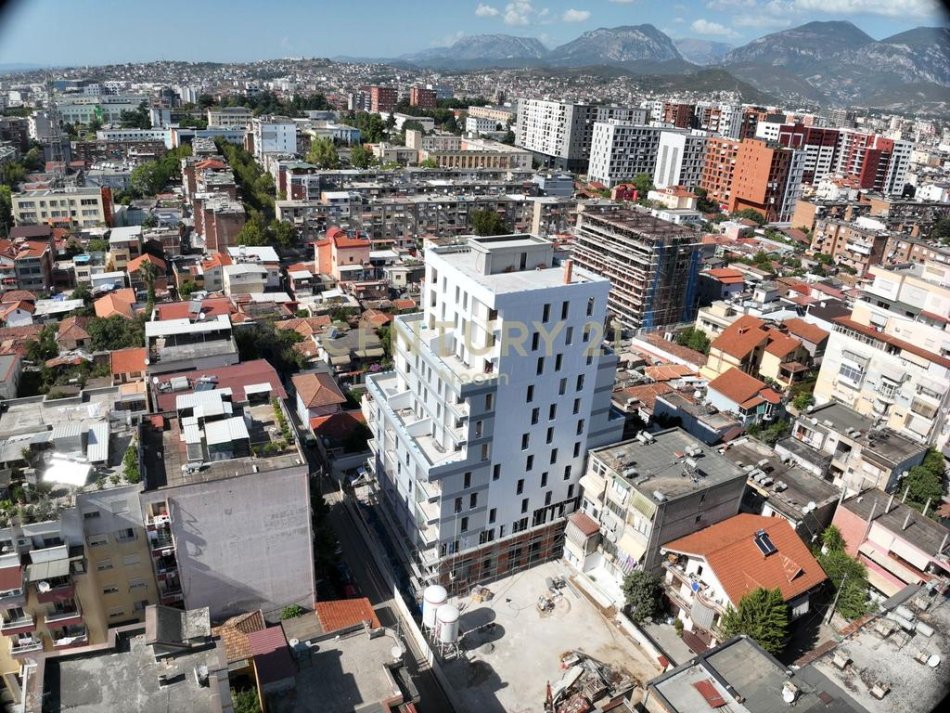 Tirane, shitet apartament 2+1+Aneks+Ballkon Kati 2, 121 m² 217.980 € (Neom116705)
