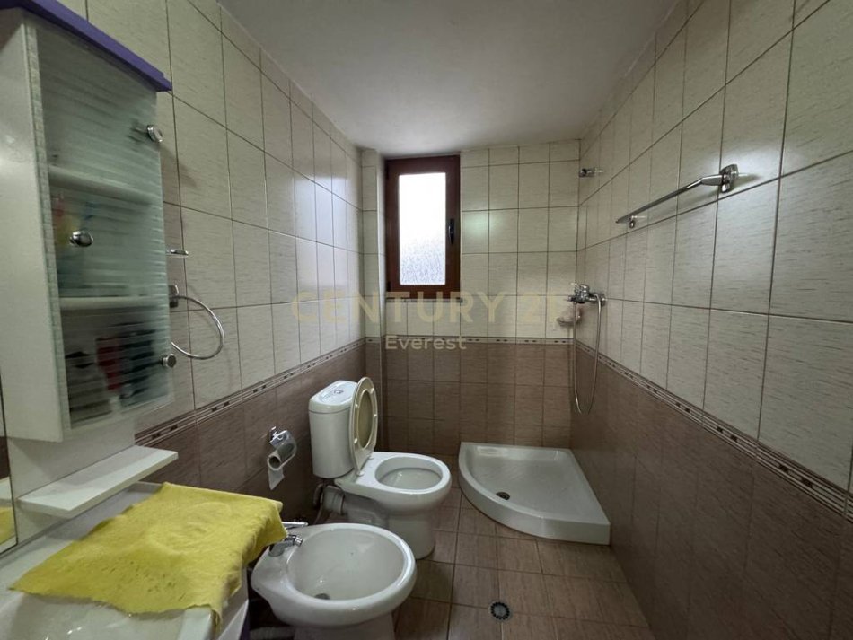 Tirane, jepet me qera apartament 1+1 , 53 m² 600 € (Rr.Ifran Tomini)