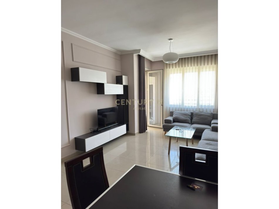 Tirane, jepet me qera apartament 1+1 Kati 5, 69 m² 550 € 