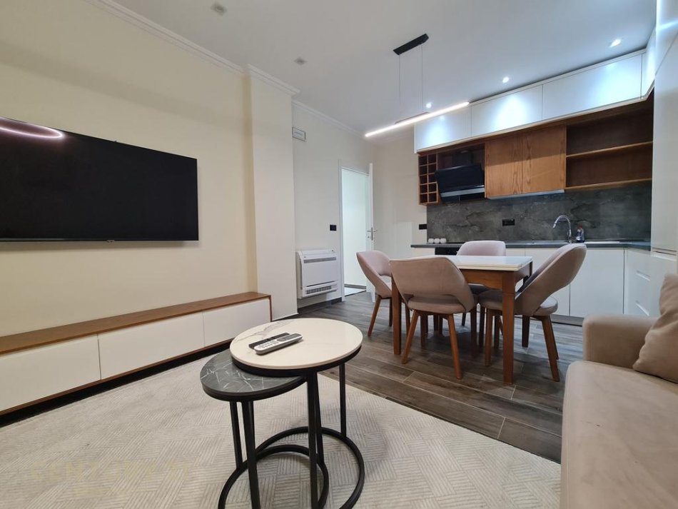 Tirane, jepet me qera apartament 1+1 Kati 2, 65 m² 750 € (Rruga e Vilave)
