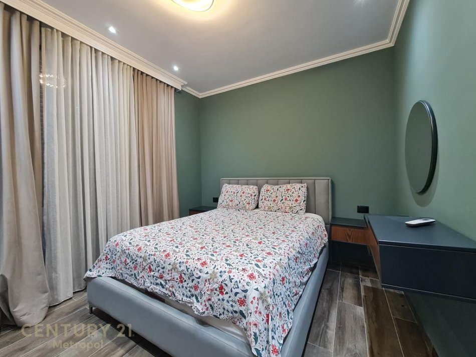 Tirane, jepet me qera apartament 1+1 Kati 2, 65 m² 750 € (Rruga e Vilave)