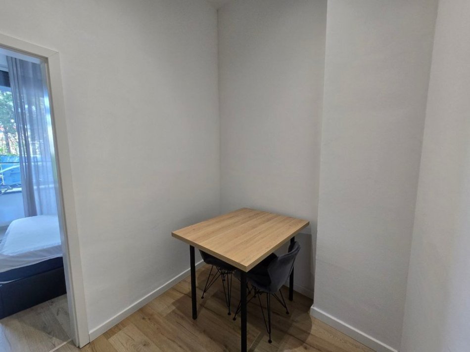 Tirane, jepet me qera apartament 1+1 Kati 0, 71 m² 550 € (Kompeksi Magnet , 21 Dhjetori)
