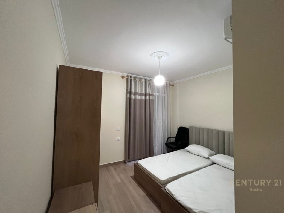 Tirane, jepet me qera apartament 2+1 Kati 7, 87 m² 700 € (Rr. Don Bosko)