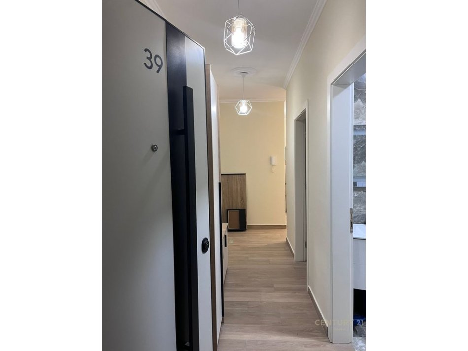 Tirane, jepet me qera apartament 2+1 Kati 7, 87 m² 700 € (Rr. Don Bosko)