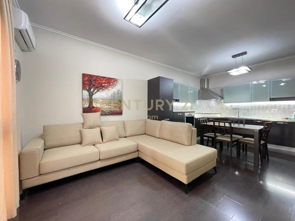 Tirane, jepet me qera apartament 2+1+Aneks+Ballkon Kati 2, 112 m² 650 € (Neom117074)