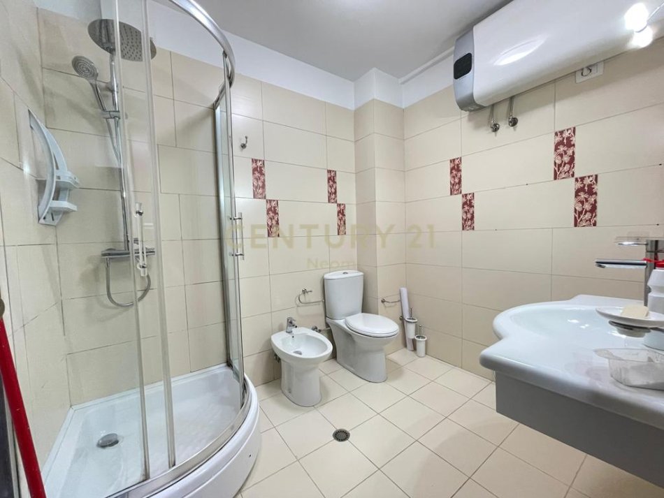 Tirane, jepet me qera apartament 2+1+Aneks+Ballkon Kati 2, 112 m² 650 € (Neom117074)