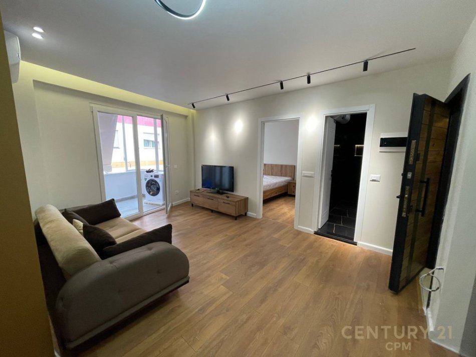 Tirane, jepet me qera apartament 1+1 Kati 2, 50 m² 550 € (Rr. Bilal Sina)