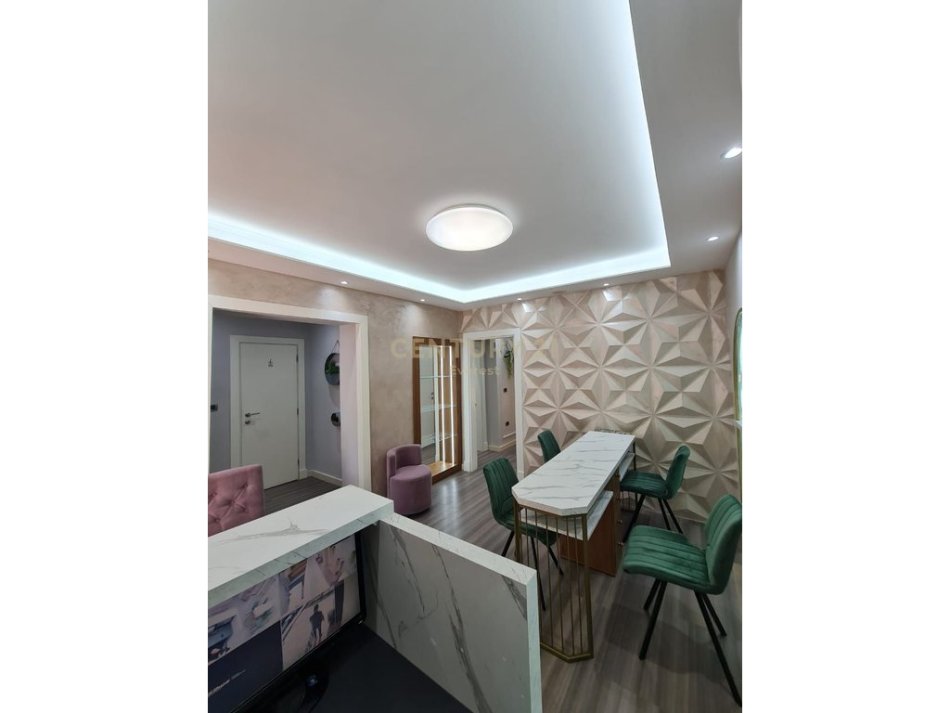 Tirane, jepet me qera ambjent biznesi , 50 m² 600 € (Bulevardi Barjam Curri)