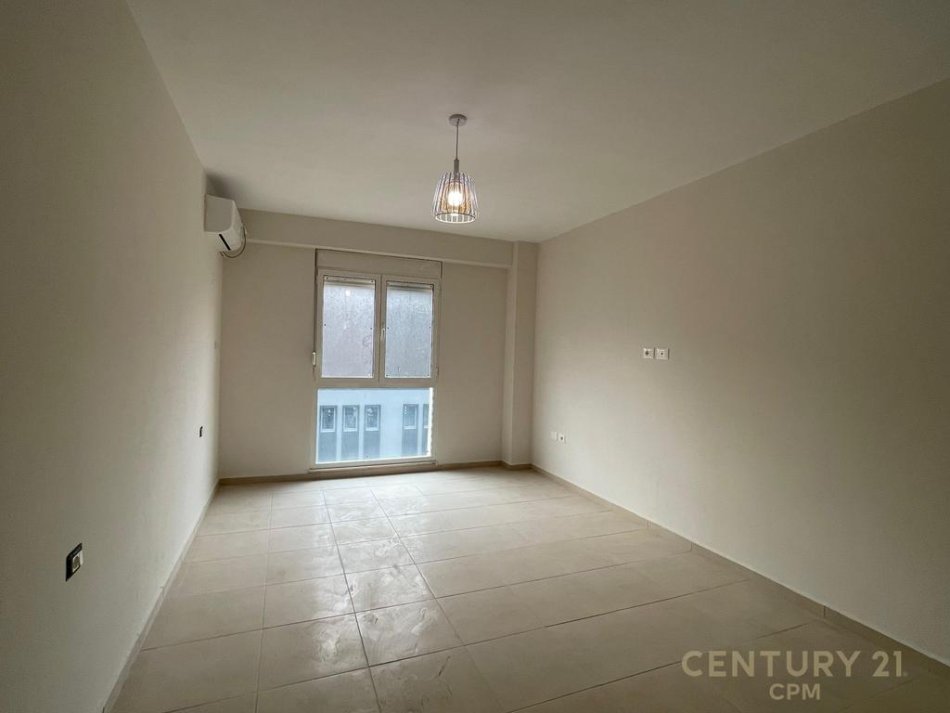 Tirane, jepet me qera zyre Kati 2, 120 m² 1.200 € (21 Dhjetori)