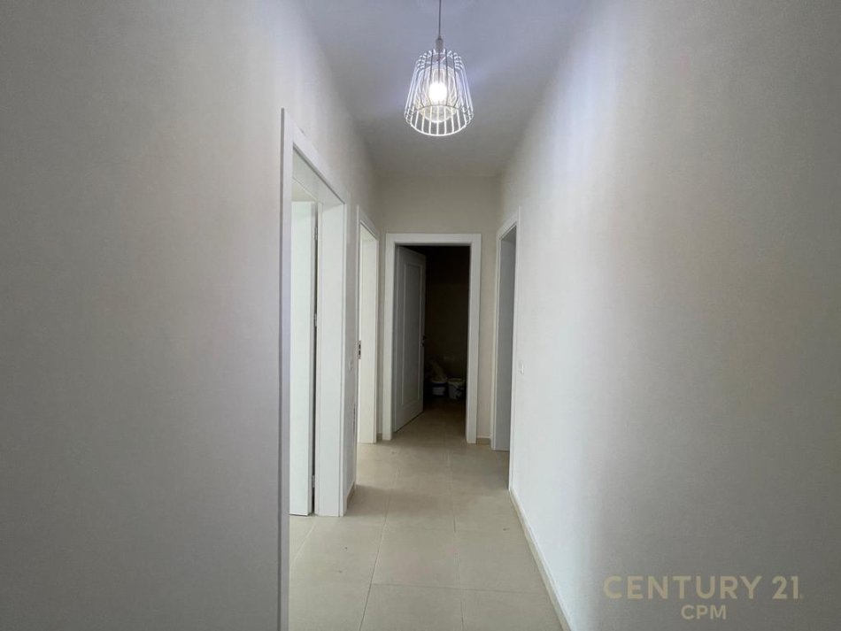Tirane, jepet me qera zyre Kati 2, 120 m² 1.200 € (21 Dhjetori)