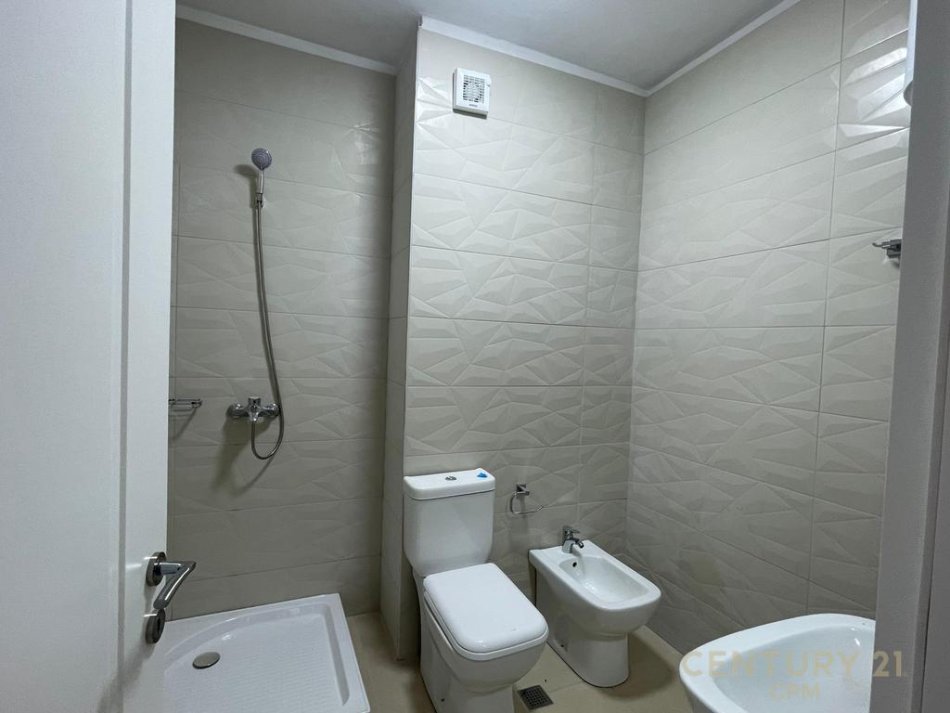 Tirane, jepet me qera zyre Kati 2, 120 m² 1.200 € (21 Dhjetori)