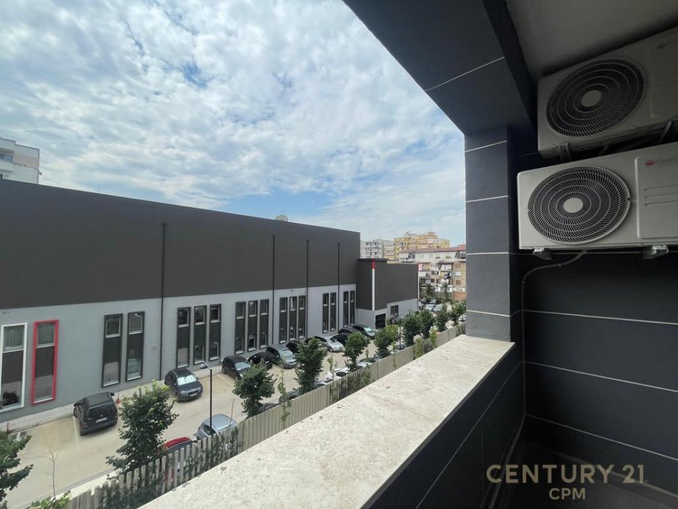 Tirane, jepet me qera zyre Kati 2, 120 m² 1.200 € (21 Dhjetori)