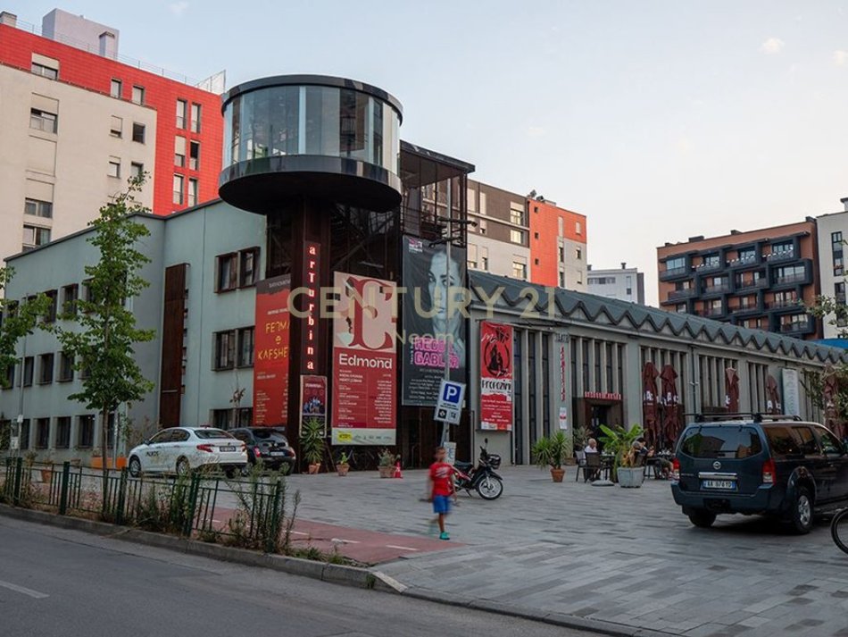 Tirane, jepet me qera zyre Kati 5, 73 m² 700 € (Liqeni)
