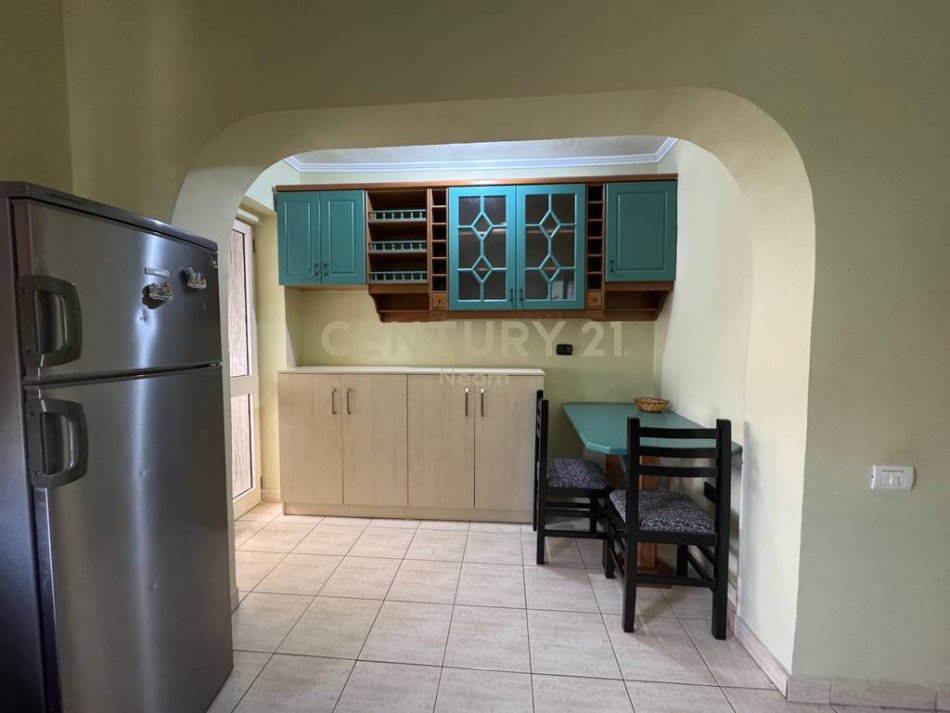 Tirane, jepet me qera apartament 1+1+Aneks+Ballkon Kati 5, 60 m² 500 € (Neom117126)