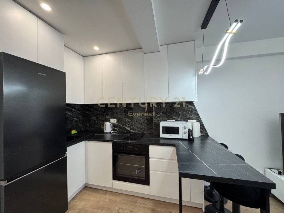 Tirane, jepet me qera apartament 1+1 Kati 3, 50 m² 540 € (Rr. Dum Alla)