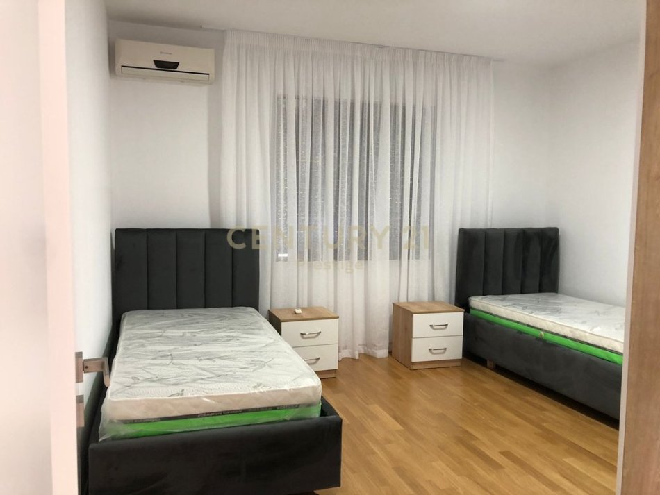 Tirane, jepet me qera Vile 2+1 , 120 m² 500 € (Rr. Ali Visha)