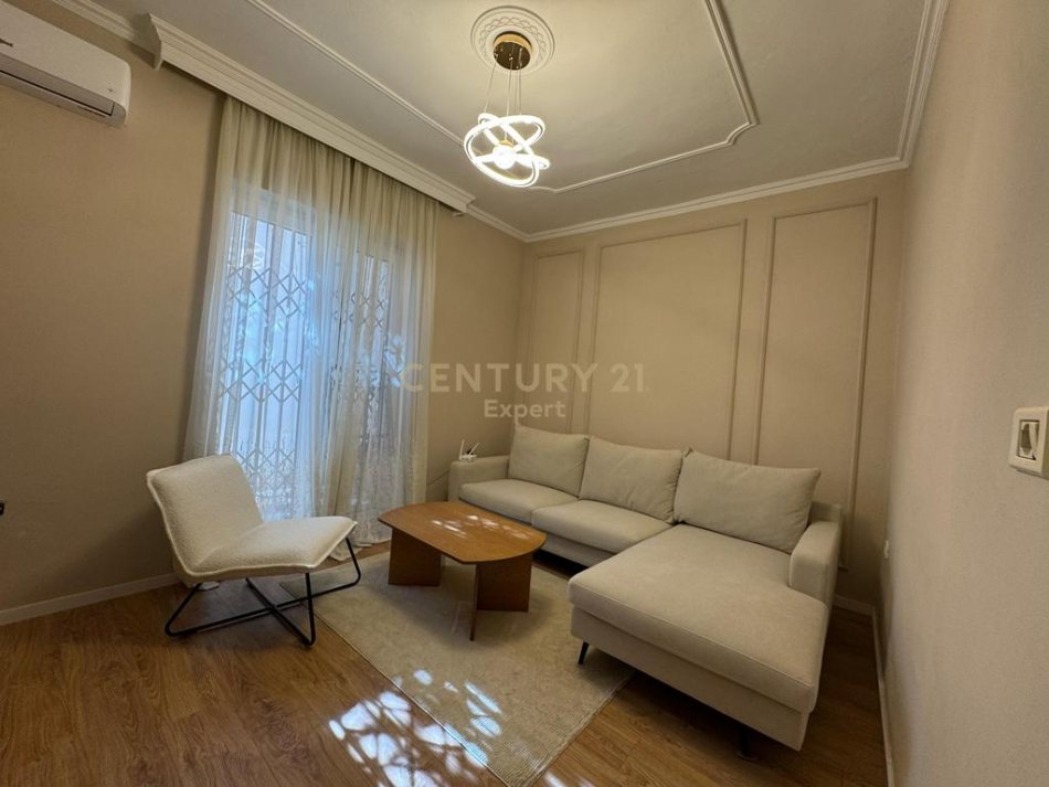Tirane, jepet me qera apartament 1+1 Kati 1, 60 m² 550 € (Ambasada Amerikane)