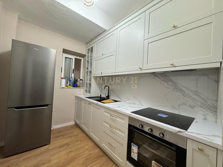 Tirane, jepet me qera apartament 1+1 Kati 1, 60 m² 550 € (Ambasada Amerikane)