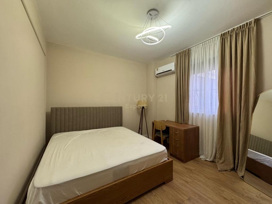Tirane, jepet me qera apartament 1+1 Kati 1, 60 m² 550 € (Ambasada Amerikane)