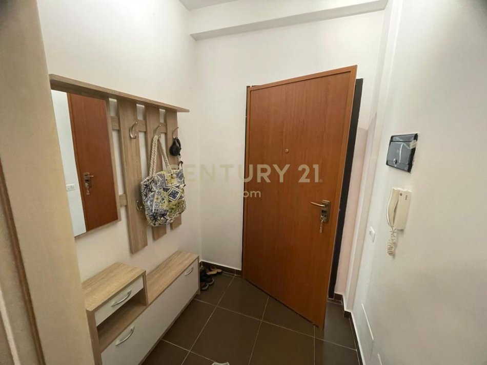 Tirane, jepet me qera apartament 2+1+post parkimi  Kati 2, 85 m² 600 € (Liqeni i Thate)