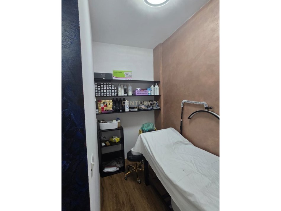 Tirane, jepet me qera Estetike Kati 0, 30 m² 550 € (Sauk i Vjeter)