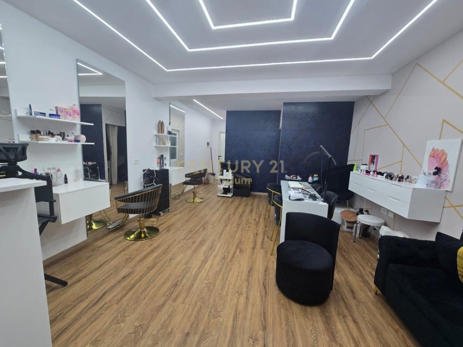 Tirane, jepet me qera Estetike Kati 0, 30 m² 550 € (Sauk i Vjeter)