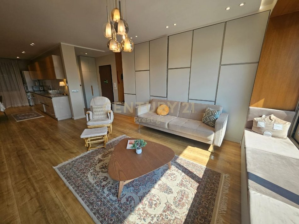 Tirane, jepet me qera 2+1 Kati 4, 110 m² 1.400 € 