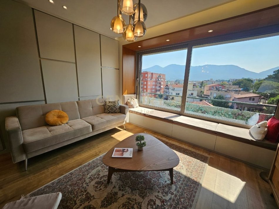 Tirane, jepet me qera 2+1 Kati 4, 110 m² 1.400 € 