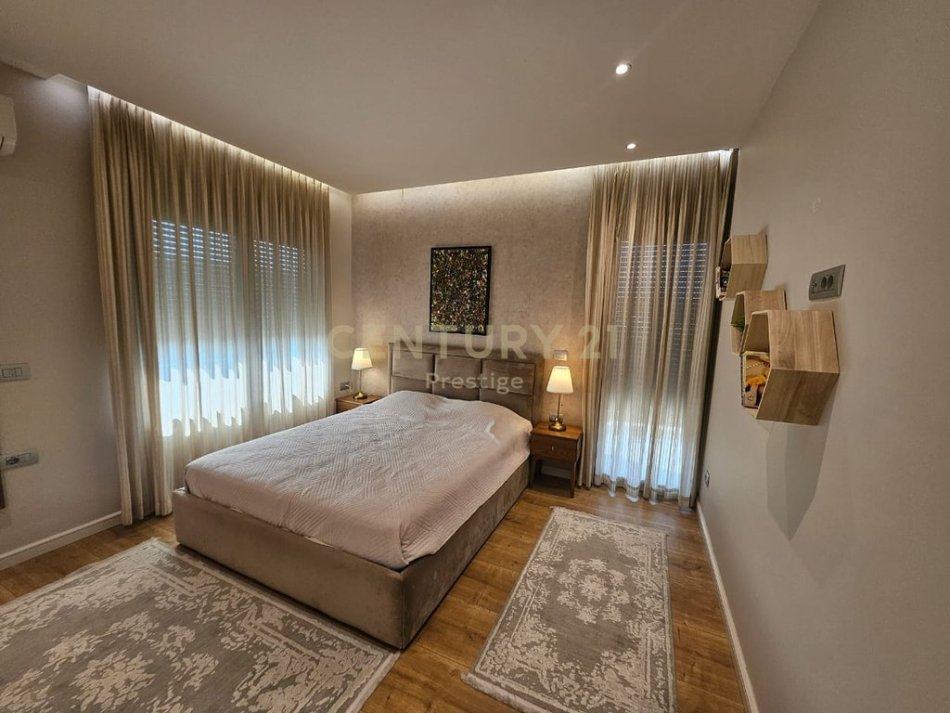 Tirane, jepet me qera 2+1 Kati 4, 110 m² 1.400 € 