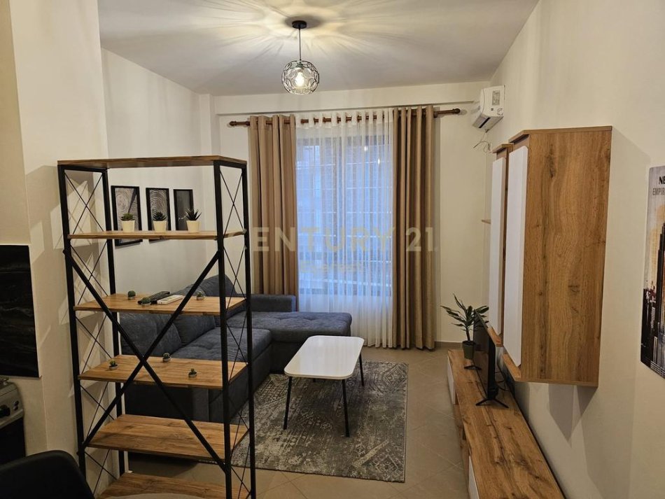 Tirane, jepet me qera apartament 1+1 Kati 5, 50 m² 500 € (Kompleksi Arlis, rruga e Dibres)