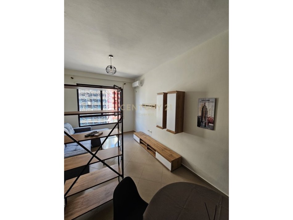 Tirane, jepet me qera apartament 1+1 Kati 5, 50 m² 500 € (Kompleksi Arlis, rruga e Dibres)