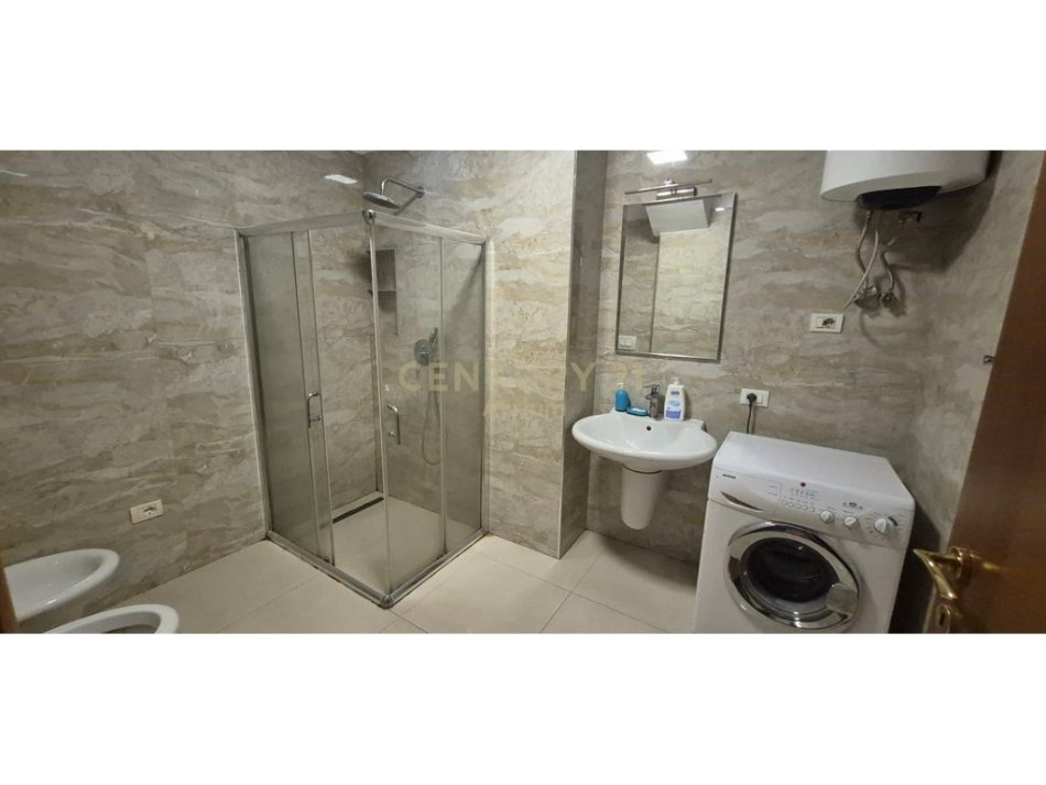 Tirane, jepet me qera apartament 2+1 Kati 5, 82 m² 550 € (Rruga Irfan Tomini)