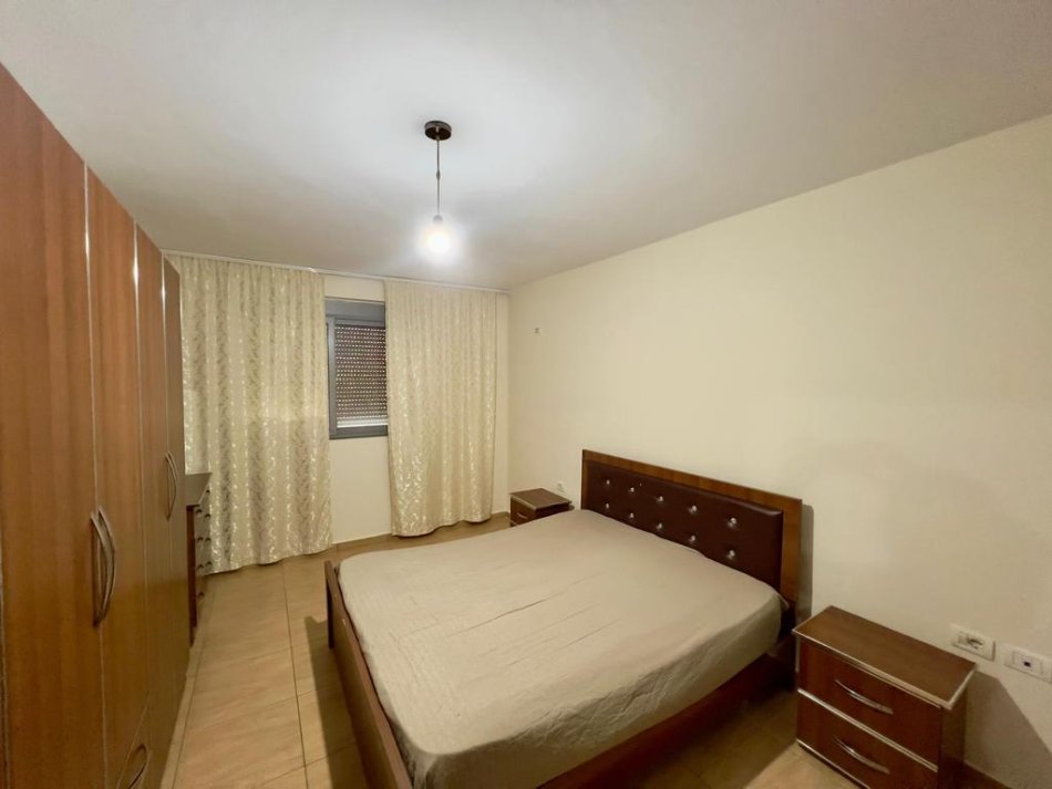 Tirane, jepet me qera apartament 1+1 Kati 2, 60 m² 390 € (Prane gjimnazit Cajupi)