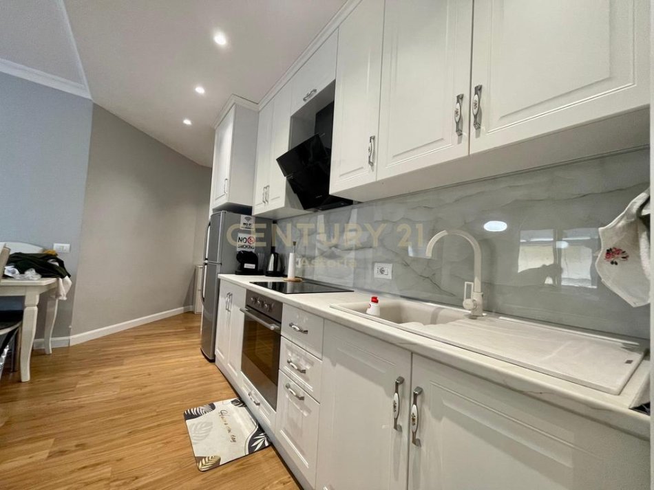 Tirane, shitet apartament 1+1 Kati 4, 62 m² 170.000 € (Rruga e Barrikadave)