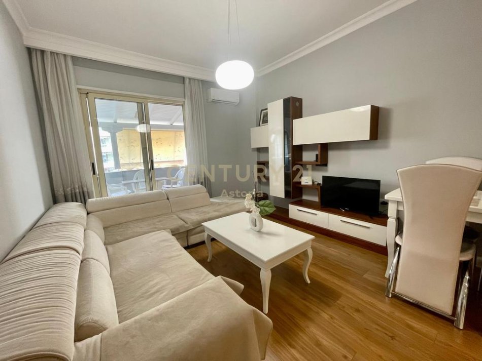 Tirane, shitet apartament 1+1 Kati 4, 73 m² 170.000 € (Rr.e Barrikadave)