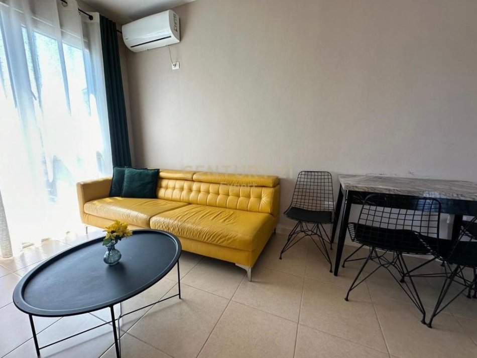Tirane, jepet me qera apartament 1+1 Kati 5, 56 m² 500 € (laprake)