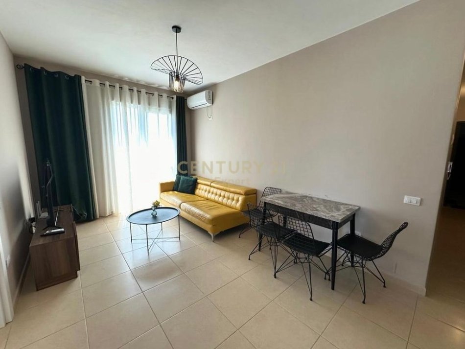 Tirane, jepet me qera apartament 1+1 Kati 5, 56 m² 500 € (laprake)