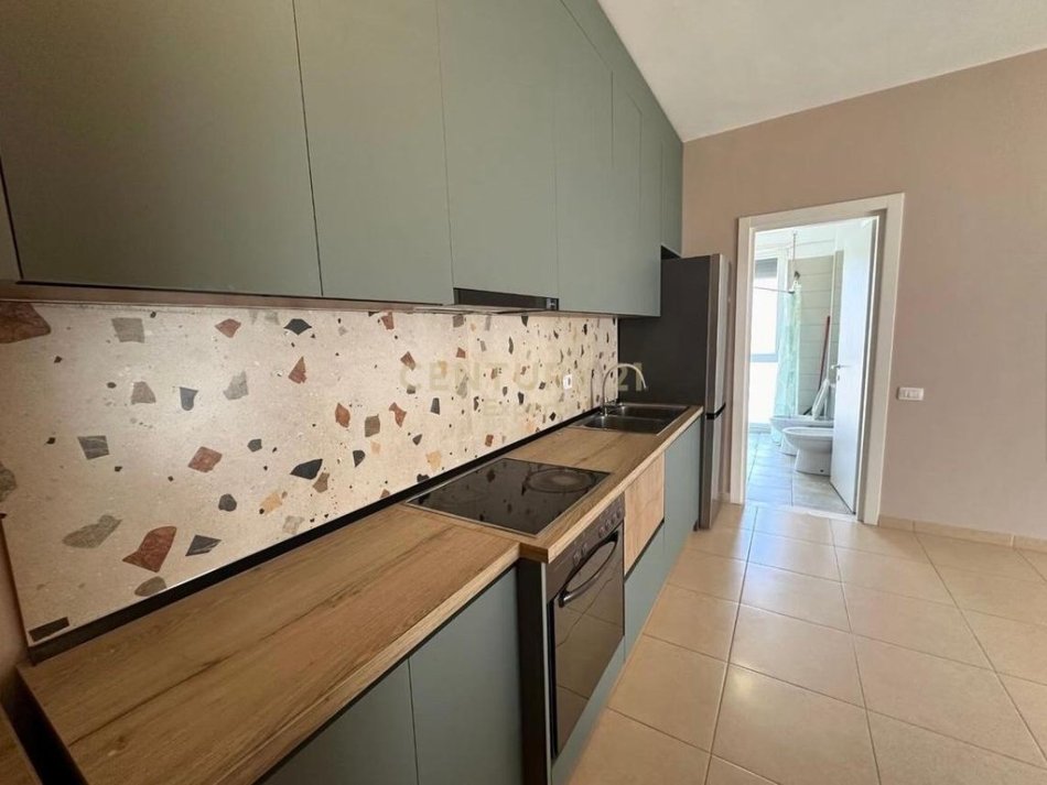 Tirane, jepet me qera apartament 1+1 Kati 5, 56 m² 500 € (laprake)