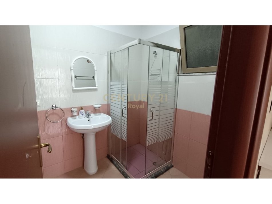 Tirane, shitet apartament 2+1 Kati 4, 96 m² 149.000 € (Rr. Astrit Losha)
