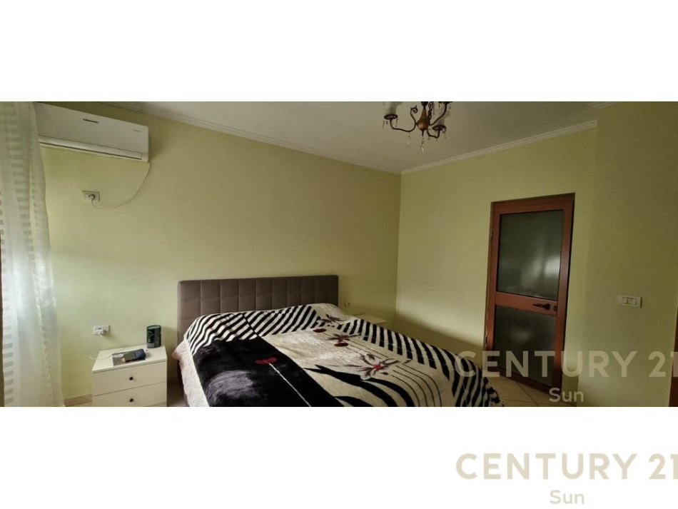 Tirane, jepet me qera apartament 2+1, 550 Euro (21 Dhjetori)