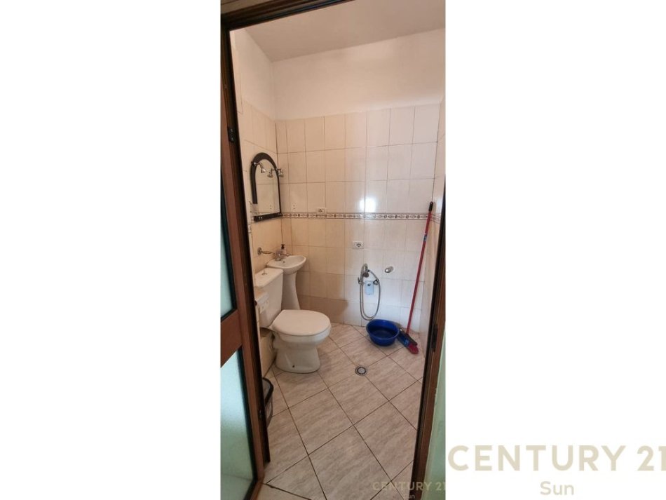Tirane, jepet me qera apartament 2+1, 550 Euro (21 Dhjetori)