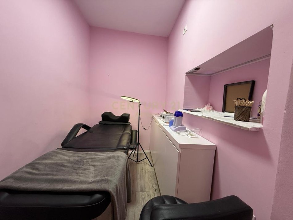 Tirane, shitet ambjent biznesi Kati 0, 70 m² (Rr.Sulejman Delvina)
