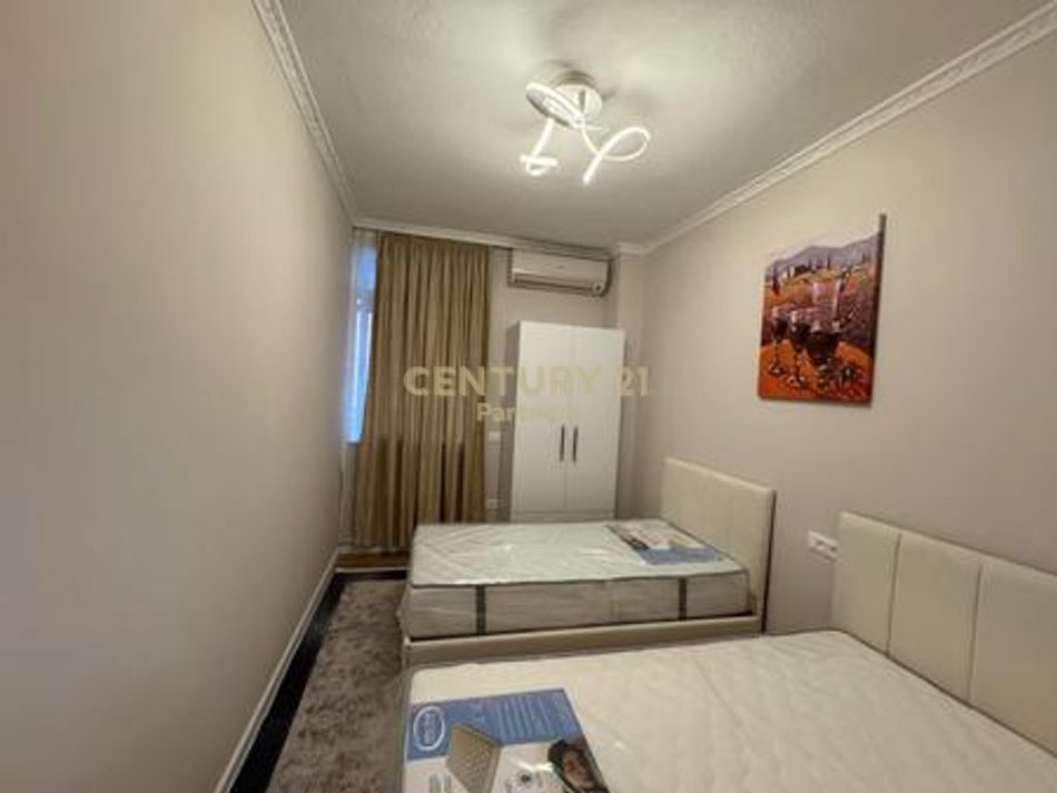 Tirane, shitet apartament 2+1 Kati 2, 90 m² 160.000 € 