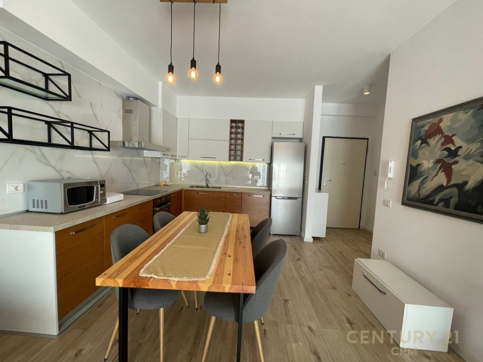 Tirane, jepet me qera apartament 1+1+post parkimi Kati 5, 62 m² 850 € (Liqeni i Tiranes)