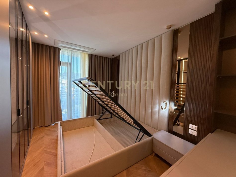 Tirane, jepet me qera apartament 2+1 Kati 9, 126 m² 2.000 € (Rezidenca Lake)