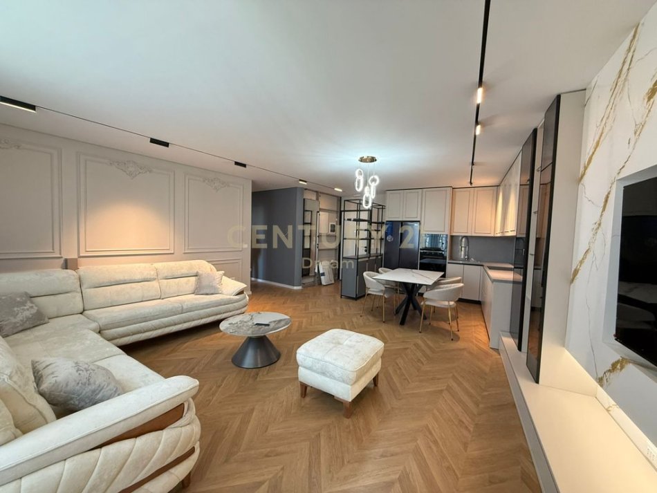 Tirane, jepet me qera apartament 2+1 Kati 9, 126 m² 2.000 € (Rezidenca Lake)