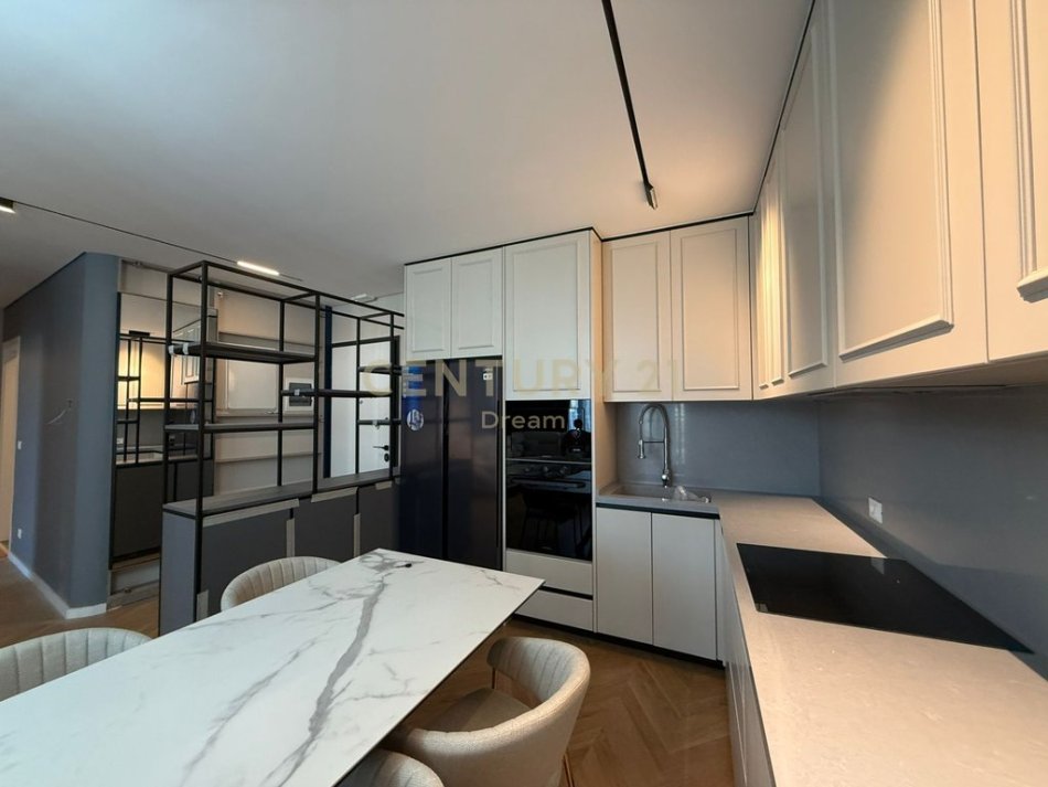 Tirane, jepet me qera apartament 2+1 Kati 9, 126 m² 2.000 € (Rezidenca Lake)