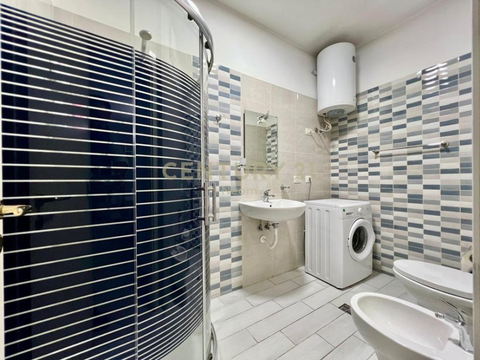 Tirane, jepet me qera apartament 1+1+Aneks+Ballkon Kati 3, 75 m² 700 € (Neom117446)
