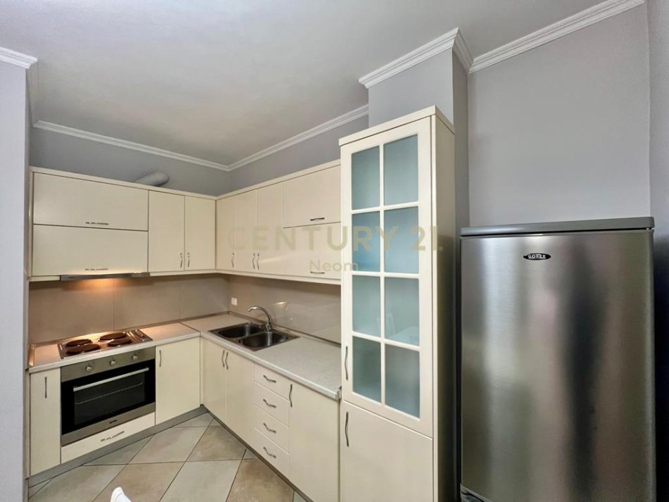 Tirane, jepet me qera apartament 1+1+Aneks+Ballkon Kati 3, 75 m² 700 € (Neom117446)